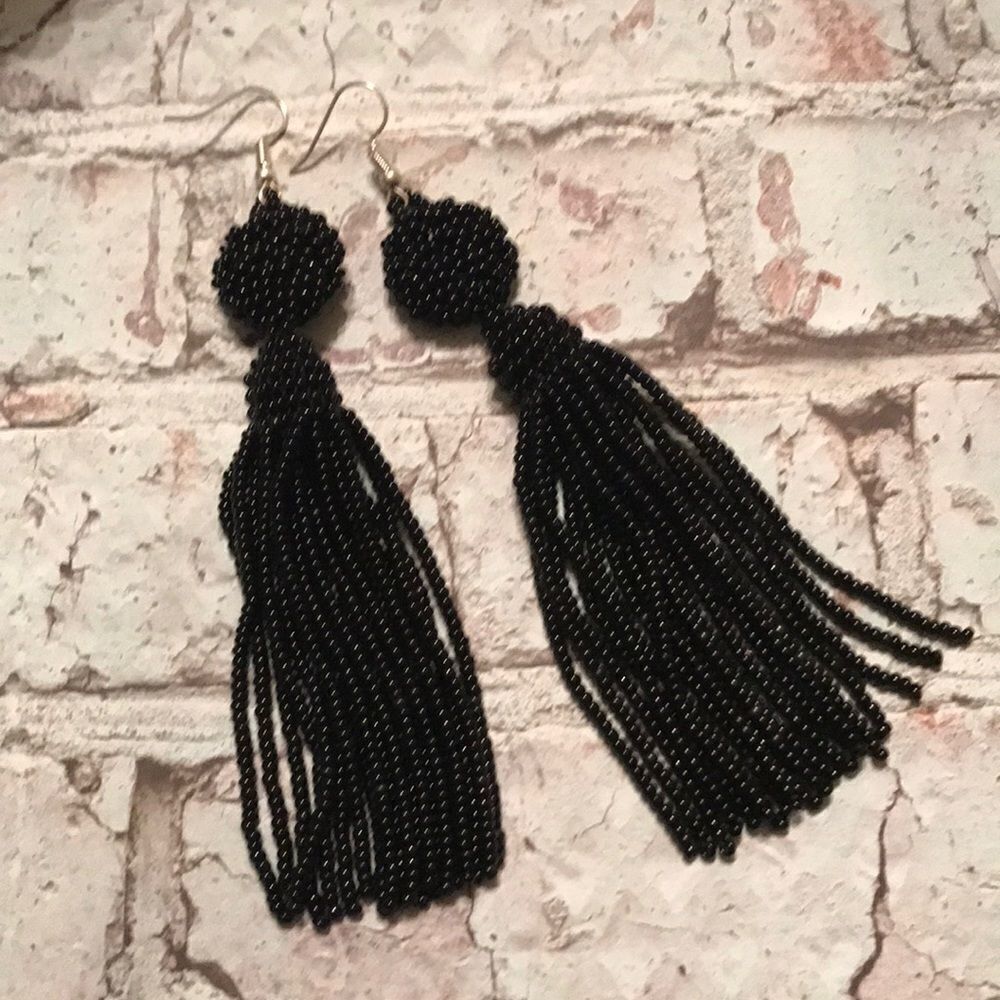 ‎Unique Black Seeded Bead Earrrings